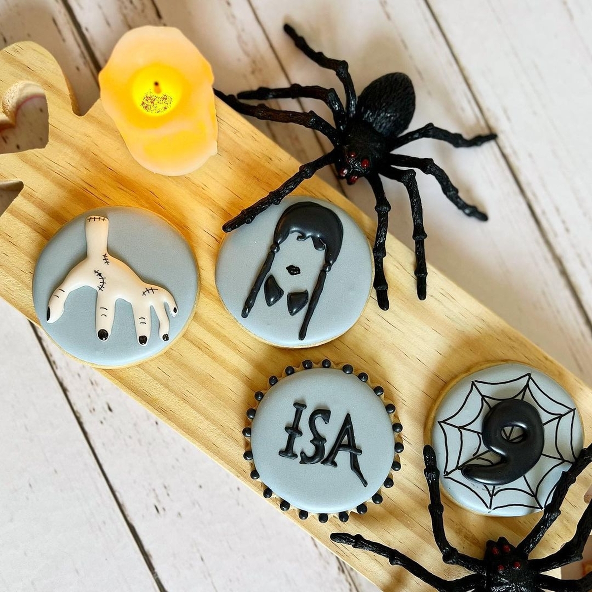 Kit Biscoitos Decorados Wandinha