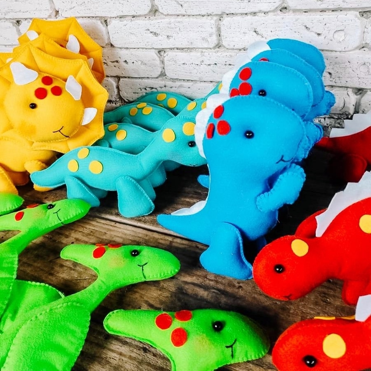 Peças em feltro para decoração de festas e lembranças 