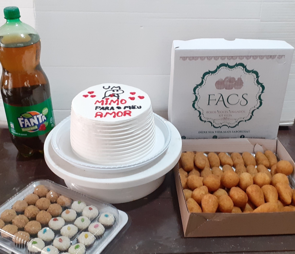 KIT FESTA, BOLO, SALGADOS E DOCES 