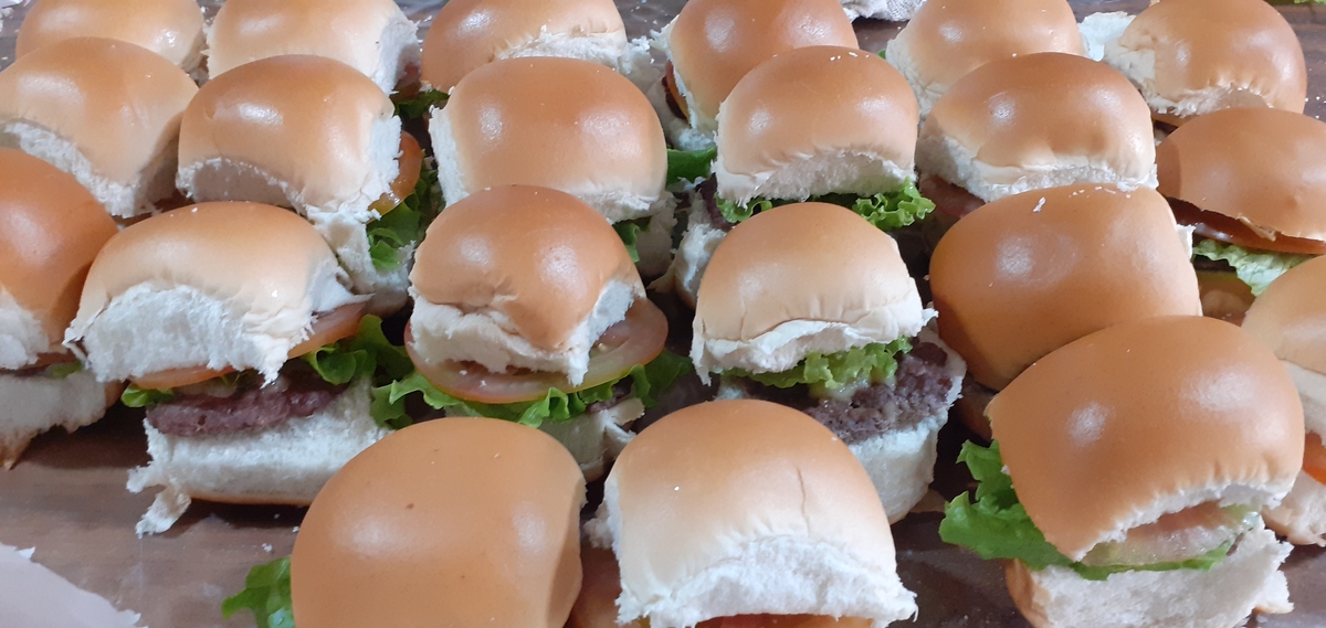 KIT FESTA, BOLO, SALGADOS E DOCES 