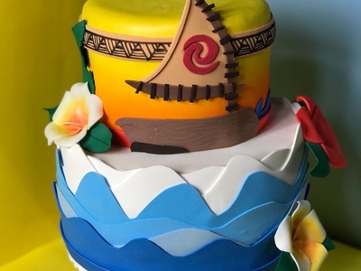 Bolo fake Moana em EVA tamanho P